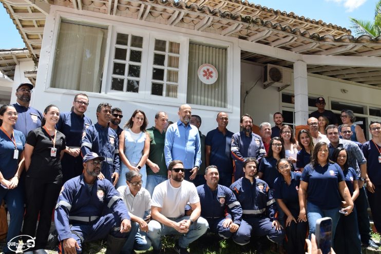 Prefeito Robério Oliveira entrega nova ambulância para o SAMU Eunápolis 31