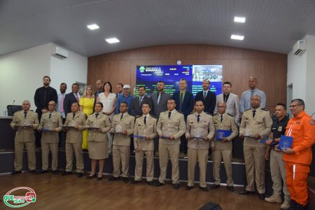 Câmara de Eunápolis celebra os 200 anos da PMBA em sessão especial 5