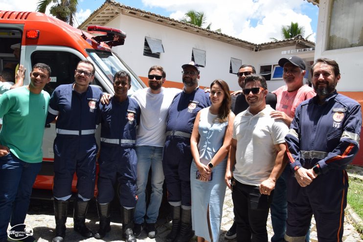 Prefeito Robério Oliveira entrega nova ambulância para o SAMU Eunápolis 50