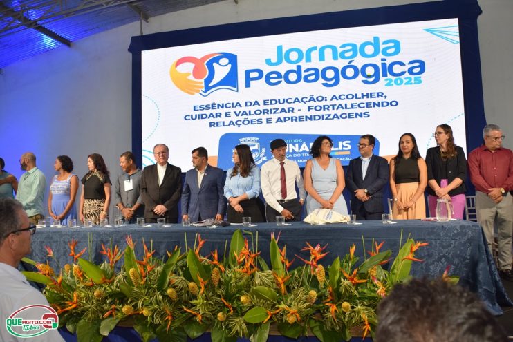 Abertura da Jornada Pedagógica reúne mais de mil e quinhentos profissionais da educação em Eunápolis 70