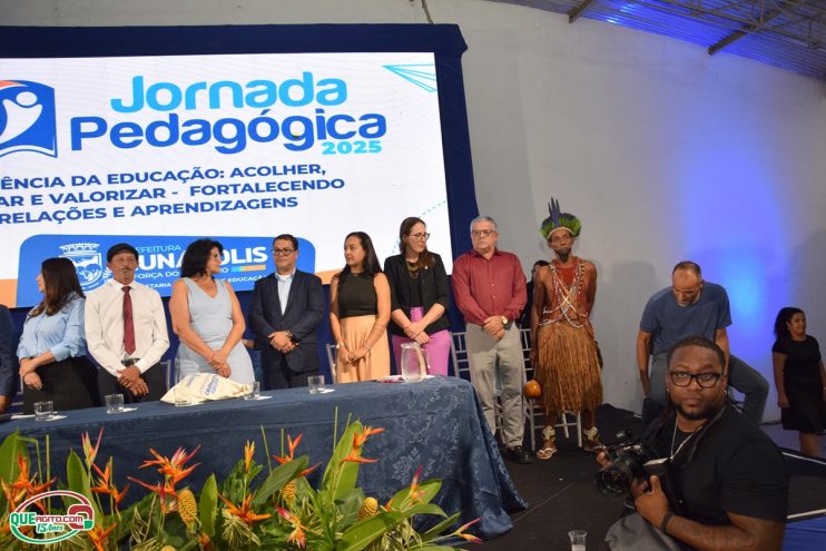 Abertura da Jornada Pedagógica reúne mais de mil e quinhentos profissionais da educação em Eunápolis 72