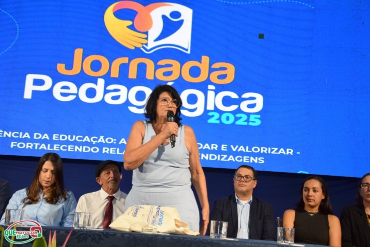 Abertura da Jornada Pedagógica reúne mais de mil e quinhentos profissionais da educação em Eunápolis 80