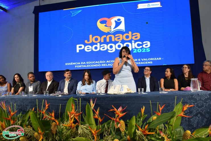 Abertura da Jornada Pedagógica reúne mais de mil e quinhentos profissionais da educação em Eunápolis 81