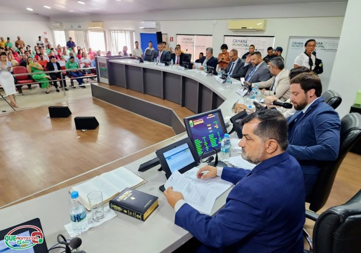 Sessão de abertura do ano legislativo reúne autoridades dos três Poderes na Câmara de Eunápolis 22