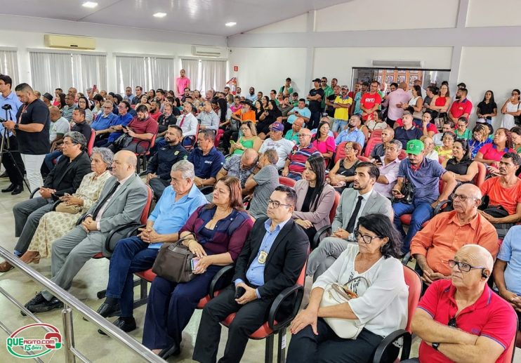 Sessão de abertura do ano legislativo reúne autoridades dos três Poderes na Câmara de Eunápolis 23