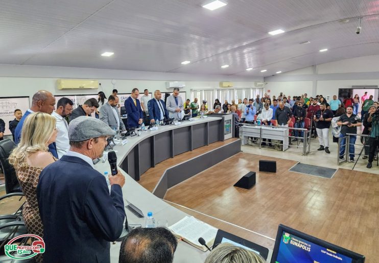 Sessão de abertura do ano legislativo reúne autoridades dos três Poderes na Câmara de Eunápolis 26