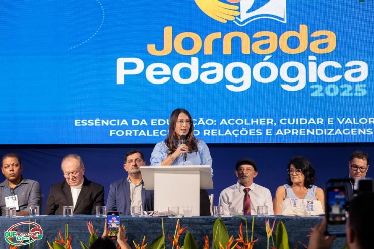 Abertura da Jornada Pedagógica reúne mais de mil e quinhentos profissionais da educação em Eunápolis 120