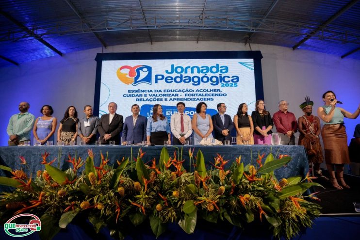 Abertura da Jornada Pedagógica reúne mais de mil e quinhentos profissionais da educação em Eunápolis 137