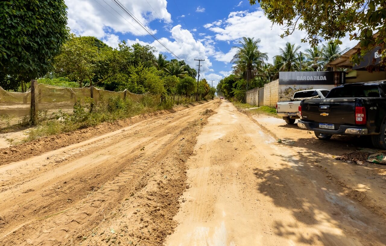 Prefeitura inicia recuperação das estradas da zona rural de Eunápolis 5