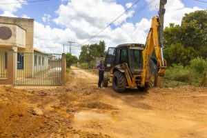 Prefeitura inicia recuperação das estradas da zona rural de Eunápolis 1