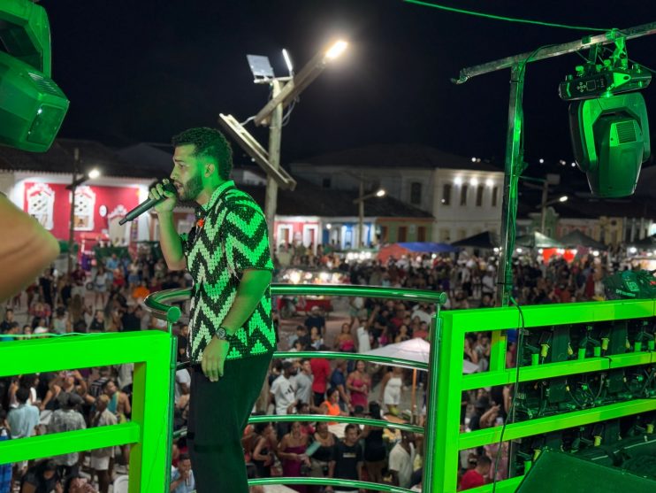 MULTIDÃO: Carnaval de Porto Seguro abre com Natanzinho e anuncia programação oficial de 2025 12