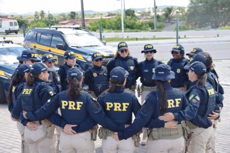 PRF realiza Operação Rosas de Aço em Eunápolis para reforçar segurança e combater violência contra a mulher 15