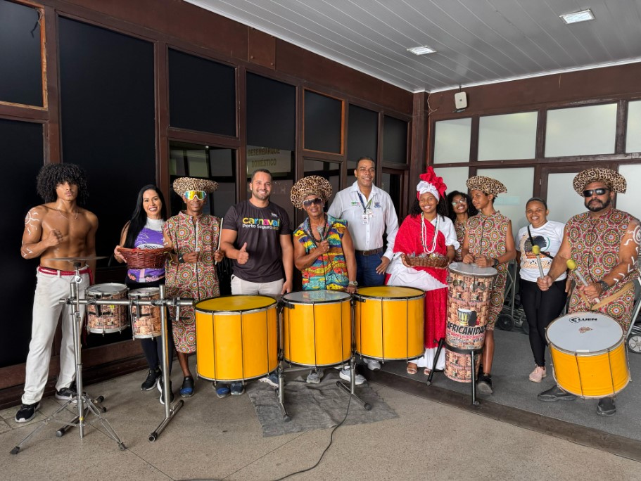 Porto Seguro recebe turistas com festa no Aeroporto 4