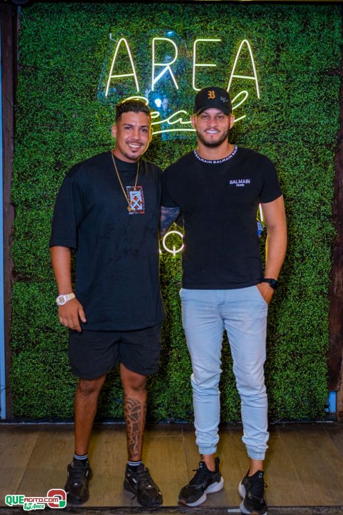 Baladinha All Black agita a noite de Porto Seguro na Cabana Área Beach 42