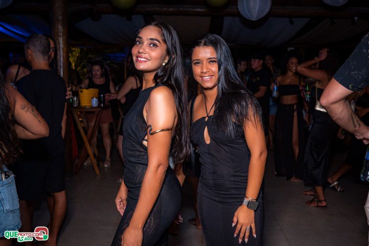 Baladinha All Black agita a noite de Porto Seguro na Cabana Área Beach 153