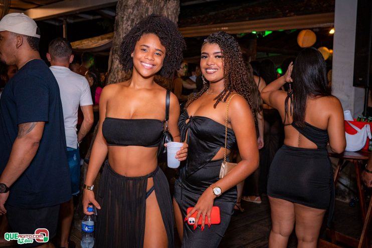 Baladinha All Black agita a noite de Porto Seguro na Cabana Área Beach 184