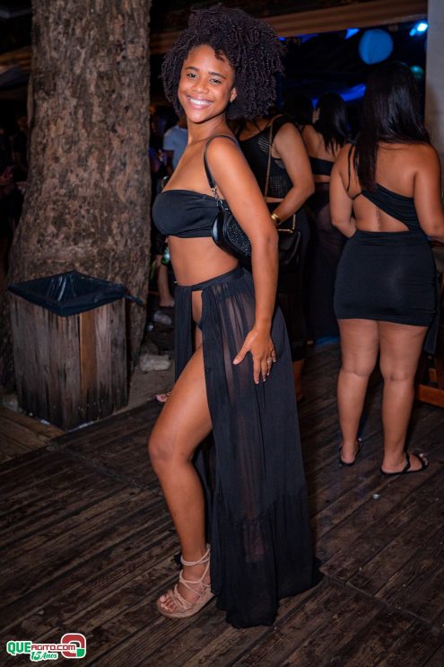 Baladinha All Black agita a noite de Porto Seguro na Cabana Área Beach 188