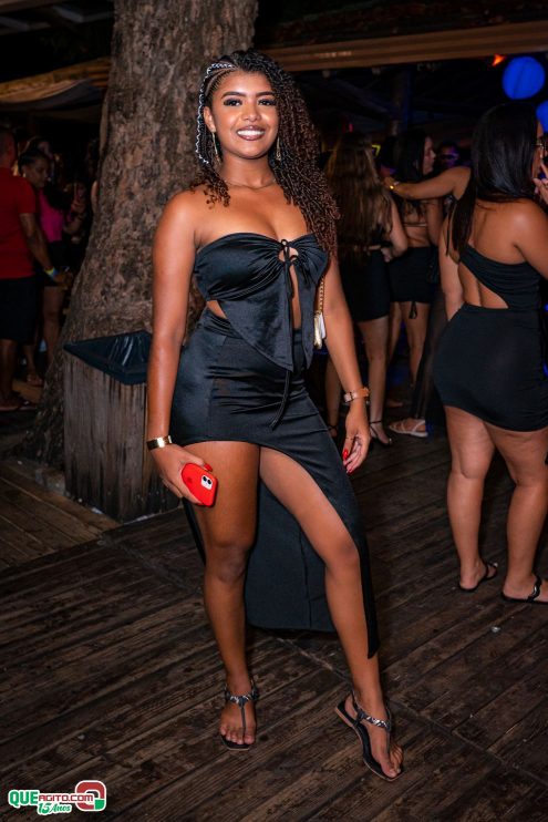 Baladinha All Black agita a noite de Porto Seguro na Cabana Área Beach 189