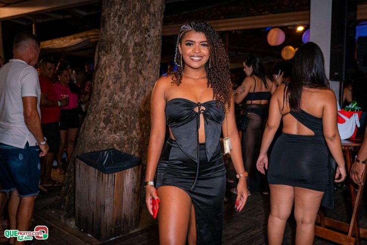 Baladinha All Black agita a noite de Porto Seguro na Cabana Área Beach 190