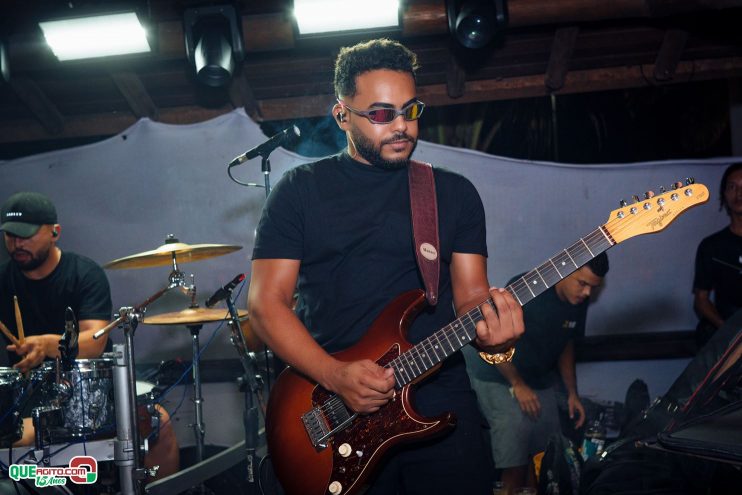 Baladinha All Black agita a noite de Porto Seguro na Cabana Área Beach 204