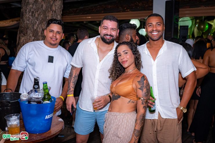 Baladinha All Black agita a noite de Porto Seguro na Cabana Área Beach 243