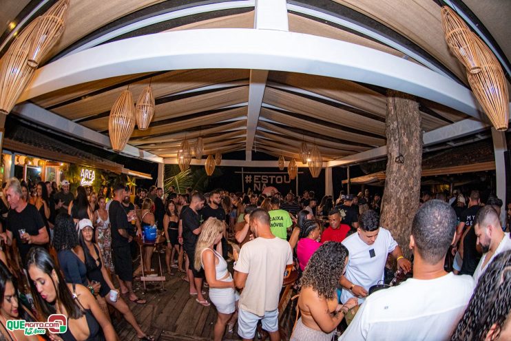 Baladinha All Black agita a noite de Porto Seguro na Cabana Área Beach 245