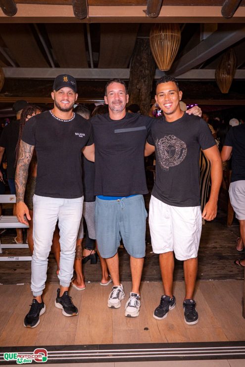 Baladinha All Black agita a noite de Porto Seguro na Cabana Área Beach 301