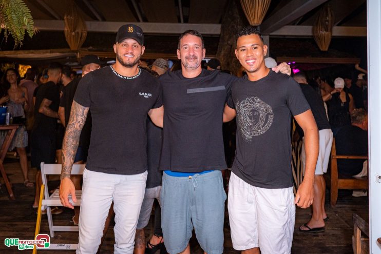 Baladinha All Black agita a noite de Porto Seguro na Cabana Área Beach 302