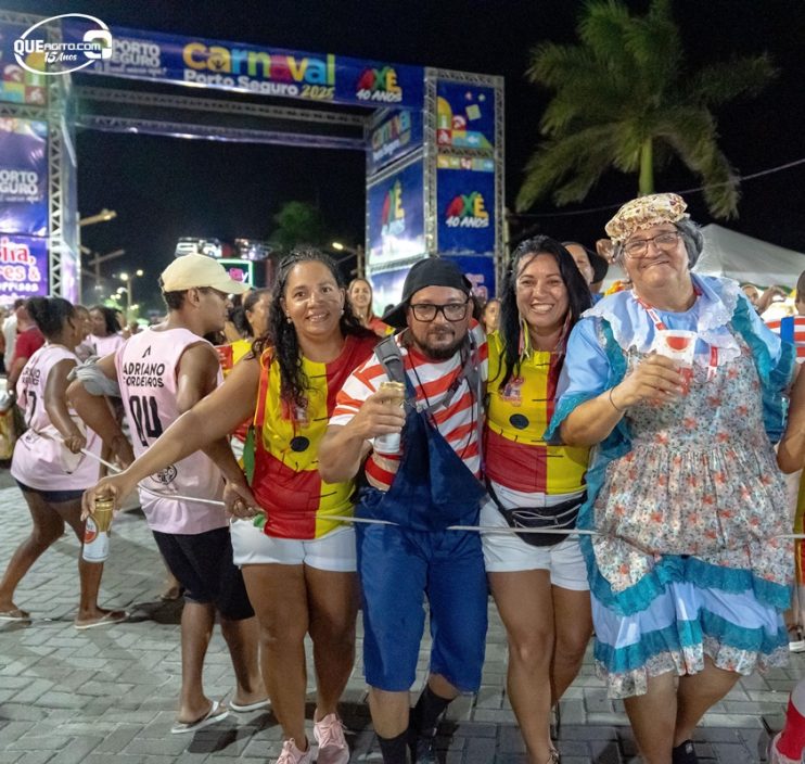 Sextou com muita folia nos corredores turísticos de Porto Seguro, Arraial d’Ajuda e Trancoso 21