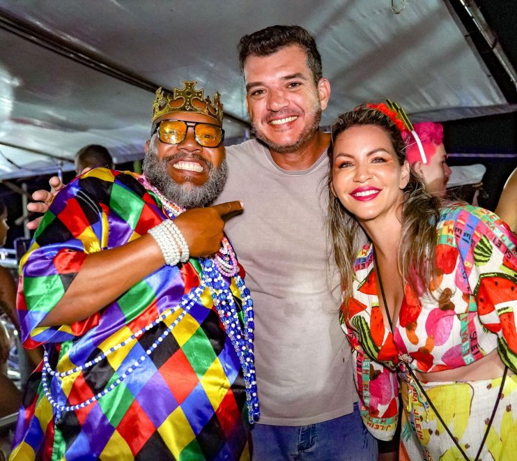 Tonho Matéria marca sábado de folia em Porto Seguro com o melhor do axé 25