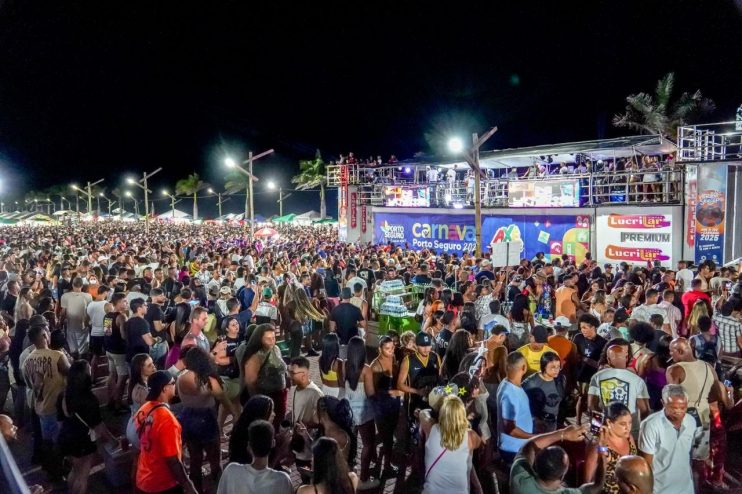 Tonho Matéria marca sábado de folia em Porto Seguro com o melhor do axé 22