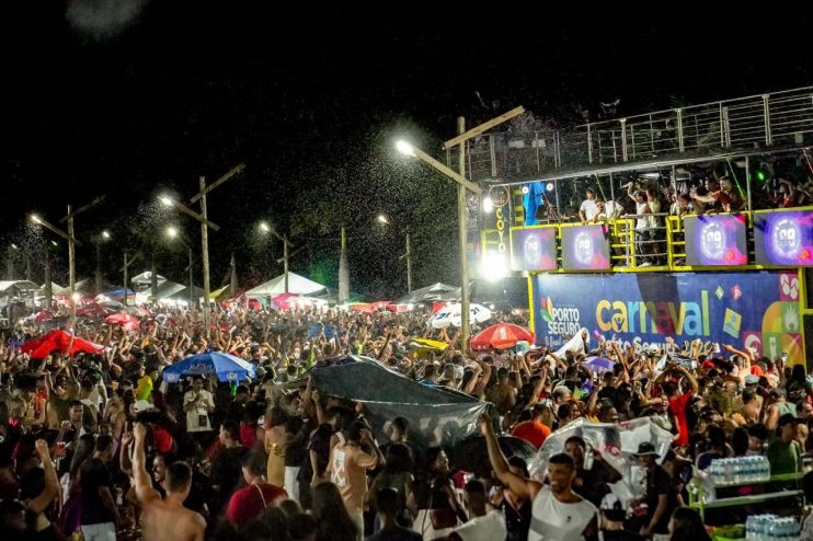 Tonho Matéria marca sábado de folia em Porto Seguro com o melhor do axé 14