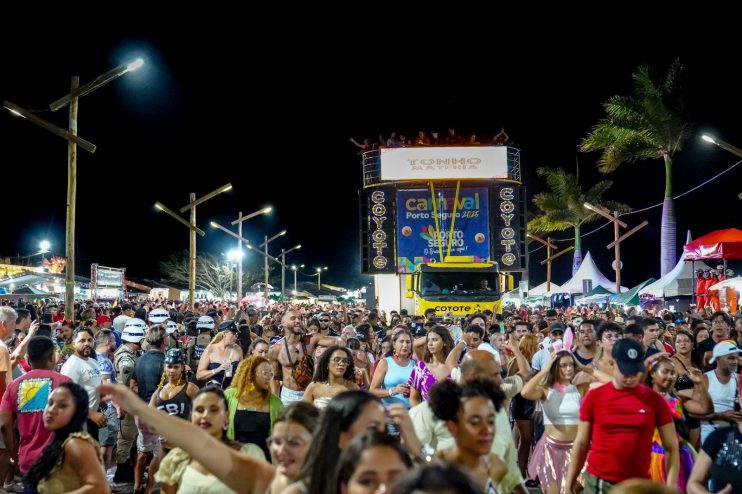 Tonho Matéria marca sábado de folia em Porto Seguro com o melhor do axé 11