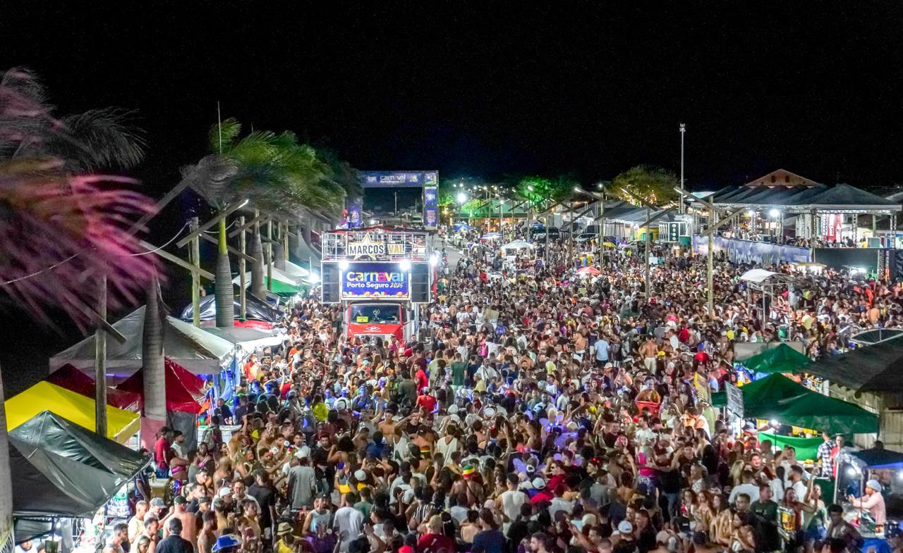 Domingo de Carnaval com Patati Patatá, axé e inclusão em Porto Seguro 8